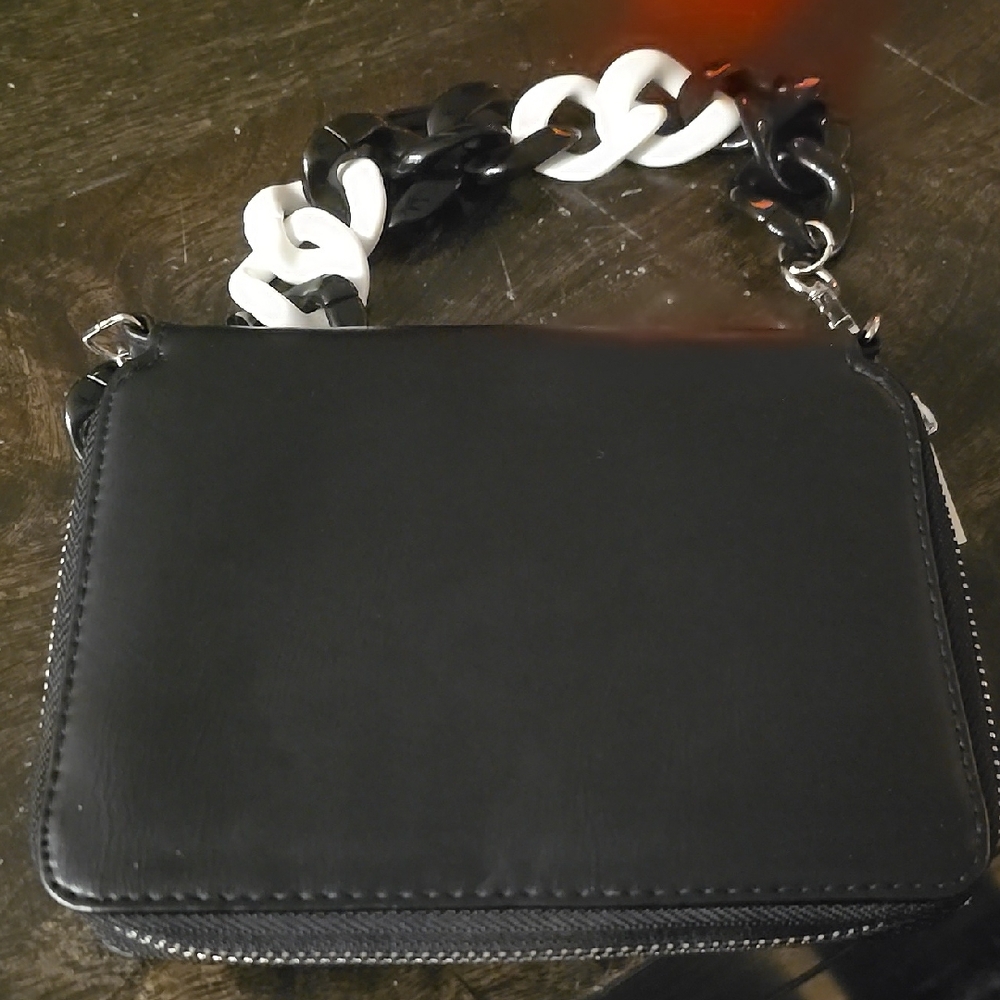 Chic Black and White Yin Yang Clutch - Picture 2 of 8